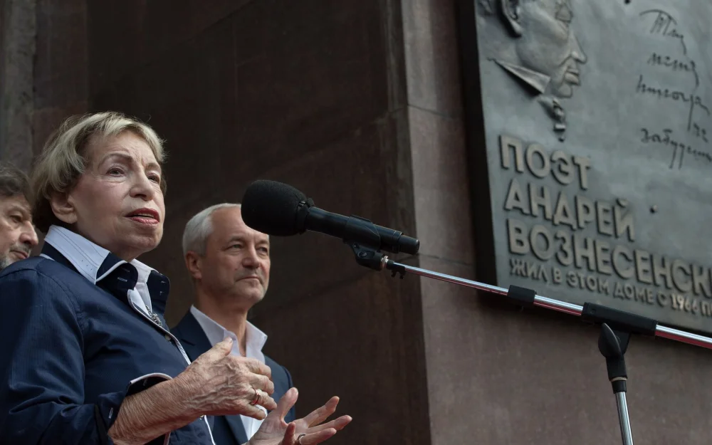 Веркин и Богуславская стали лауреатами премии Большая книга