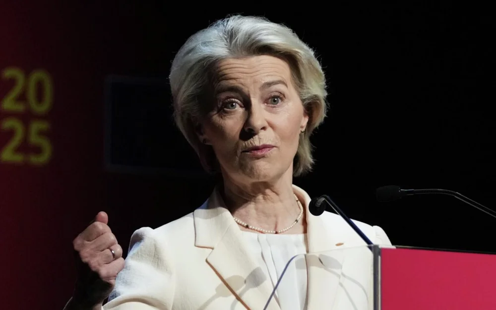 СМИ: фон дер Ляйен пытается отстраниться от коррупционного скандала в ЕС