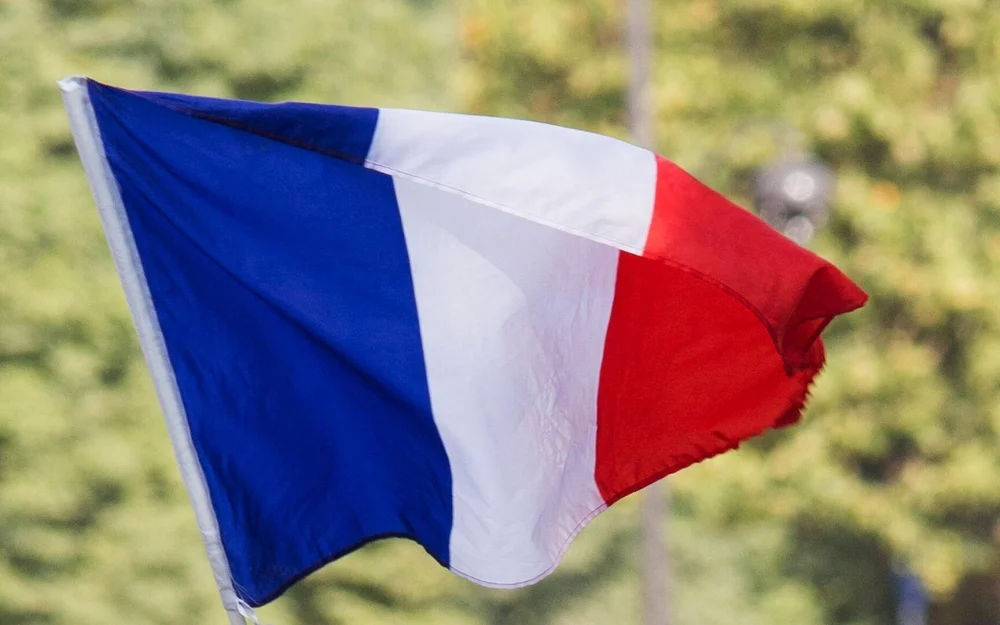 Франция все еще ищет прямого участия в конфликте на Украине, заявила СВР