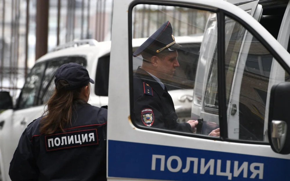 В Москве задержали курьеров, причастных к легализации мигрантов