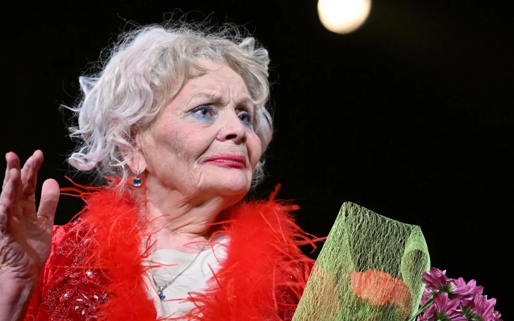 Путин наградил Нину Корниенко орденом