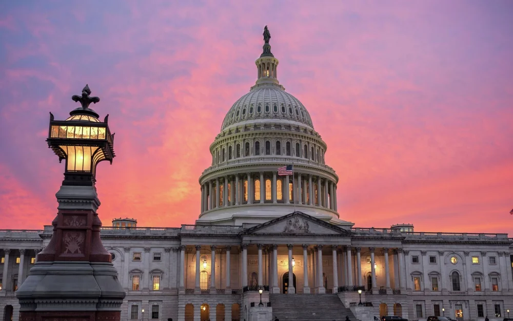 СМИ: сенатор Келли заявил, что Трамп не заставит его замолчать