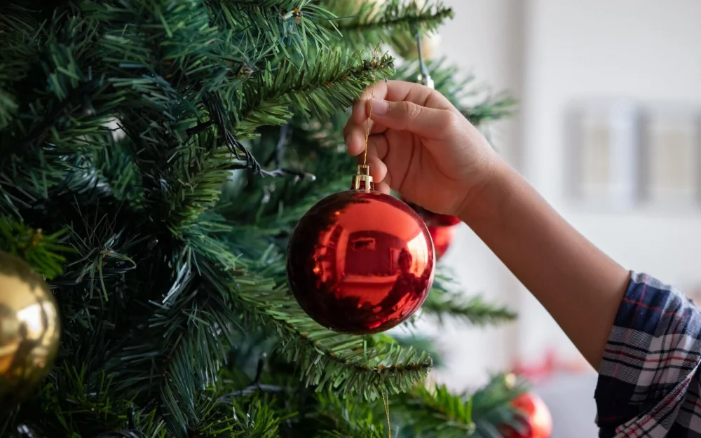 Аналитики выяснили, во сколько в этом году обойдется украшенная елка