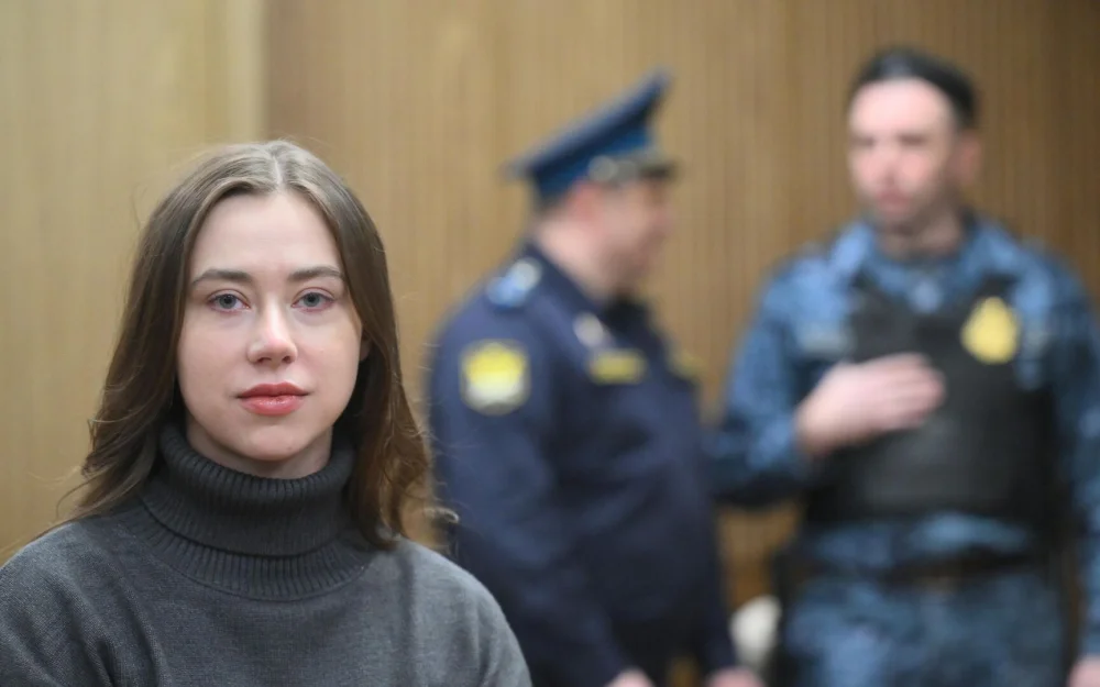 Суд продлил срок домашнего ареста блогеру Митрошиной