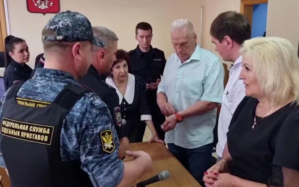 Осужденного за мошенничество гендиректора Амурстроя освободили по УДО