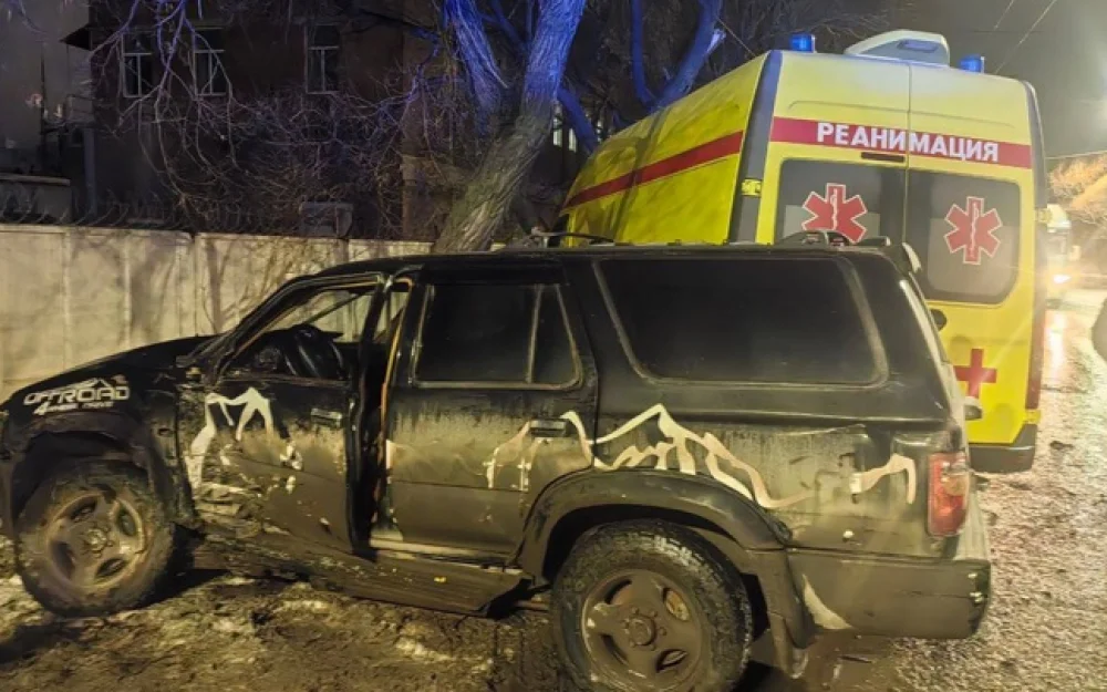 В Омске внедорожник столкнулся с машиной скорой помощи