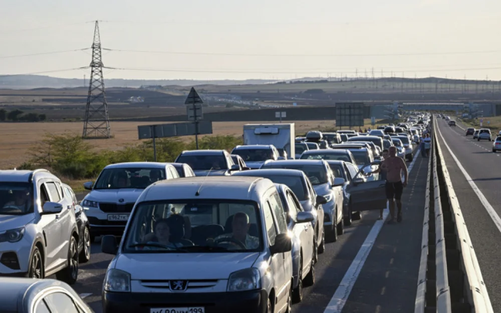 Почти 70 автомобилей стоят в очереди на Крымский мост