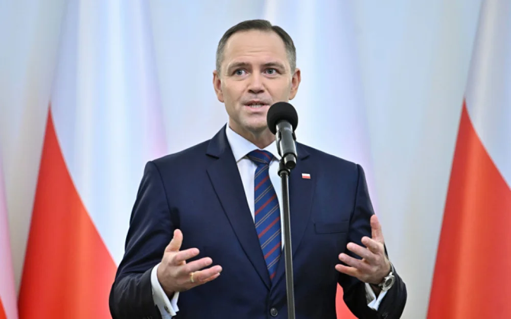 MP: поляки негативно отреагировали на отказ Навроцкого встречаться с Орбаном