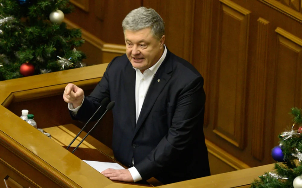 Депутаты партии Порошенко блокировали трибуну Рады и потребовали отставки кабмина