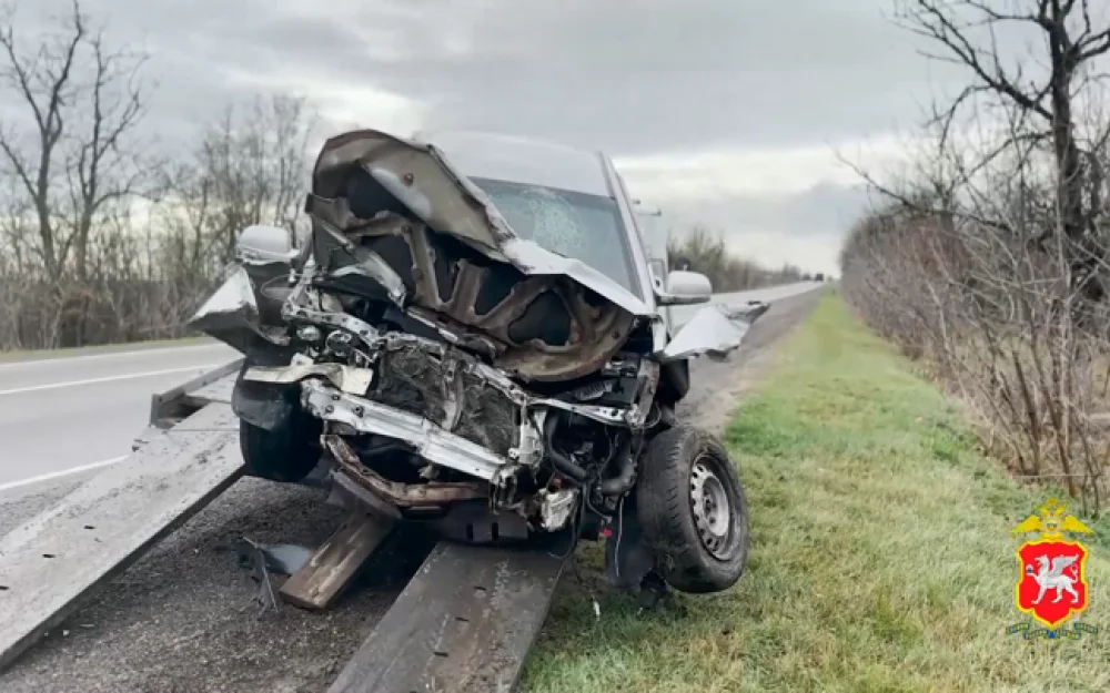 В Крыму в тройном ДТП на трассе погиб один человек, еще четверо пострадали